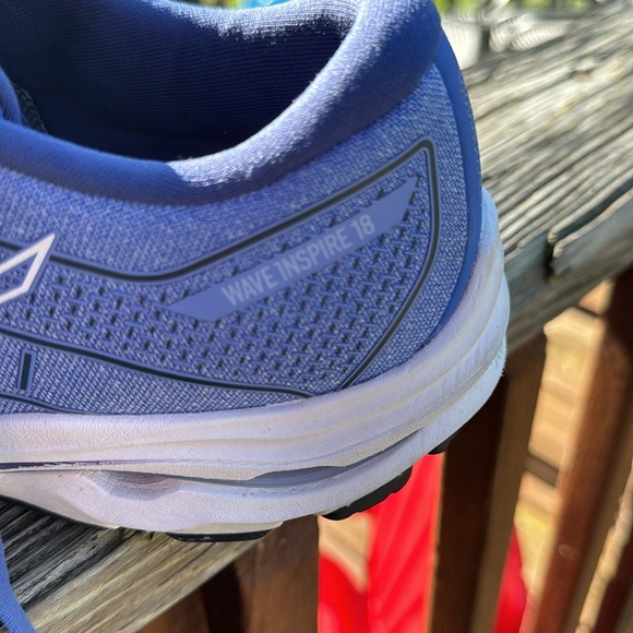 Mizuno running shoe size 10. - Picture 6 of 7